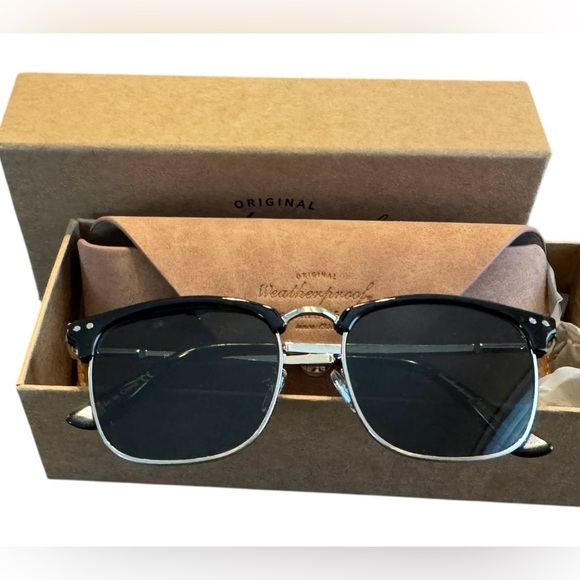 Original Weatherproof Vintage Accessories - Original weatherproof vintage woman’s sunglasses new in box